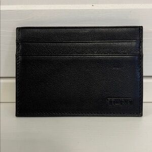 NEW TUMI Modernist Leather Black 5 Pocket Card Case Slim Wallet Style 01754D